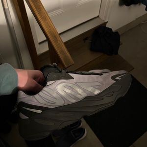 Yeezy 700 mnvn size 14